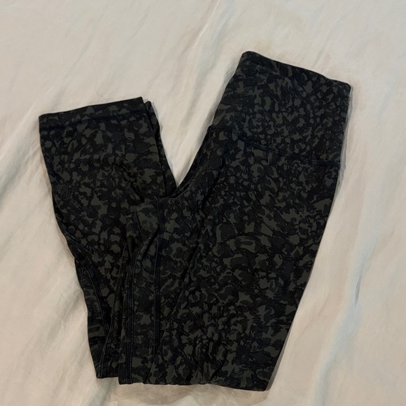 lululemon athletica Pants - lululemon athletica Black Patterned Leggings